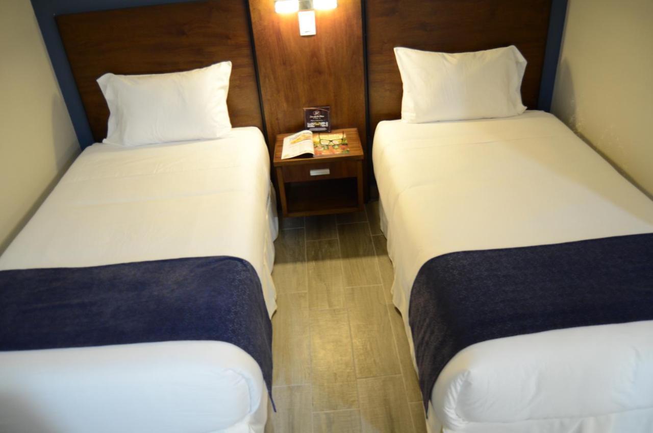 Hotel San Agustin Plaza Latacunga Εξωτερικό φωτογραφία